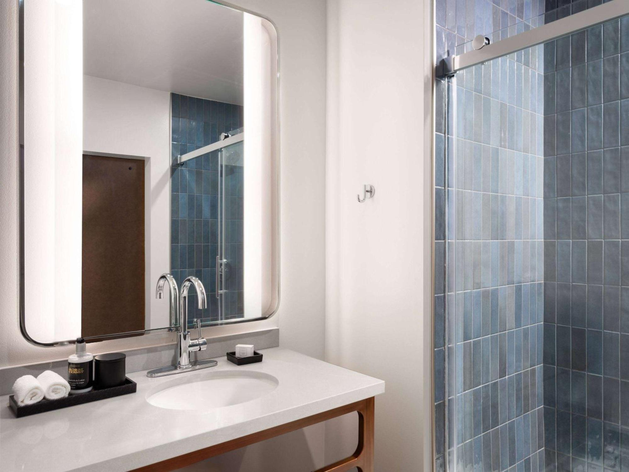 Origin Kansas City Riverfront, A Wyndham Hotel Ngoại thất bức ảnh